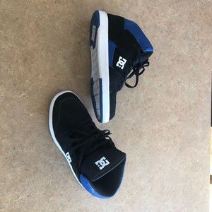 Size 6 youth DC shoes